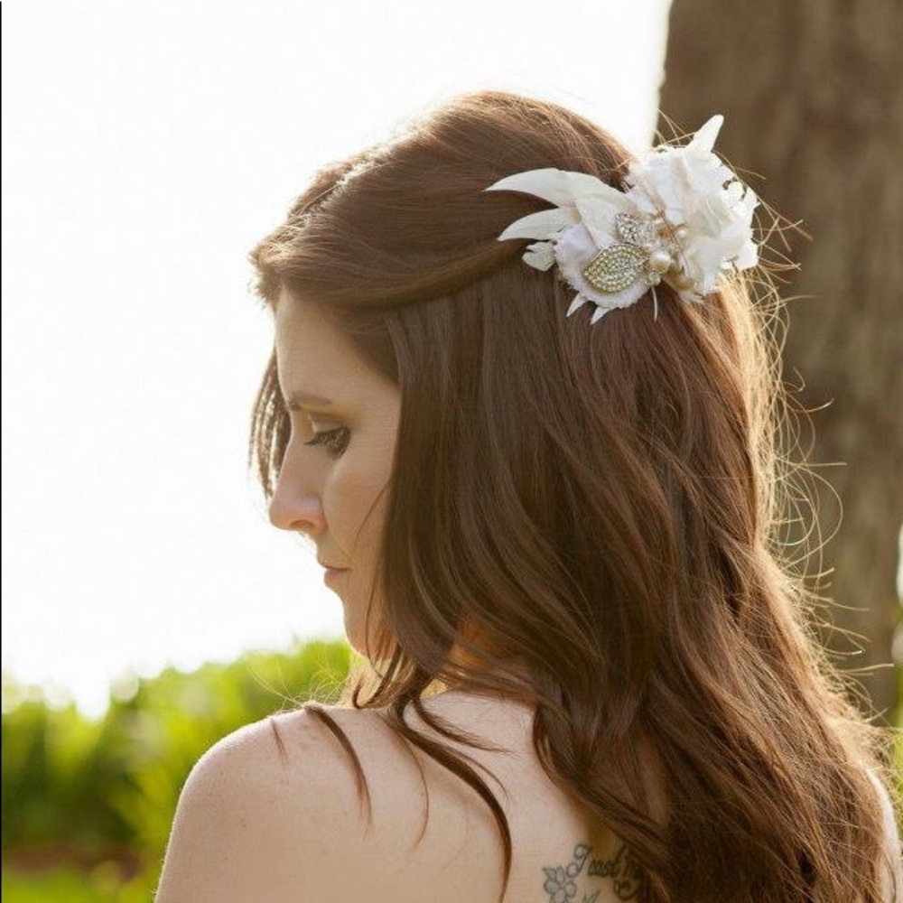 Designer bridal hairpiece by Victoria Millésime